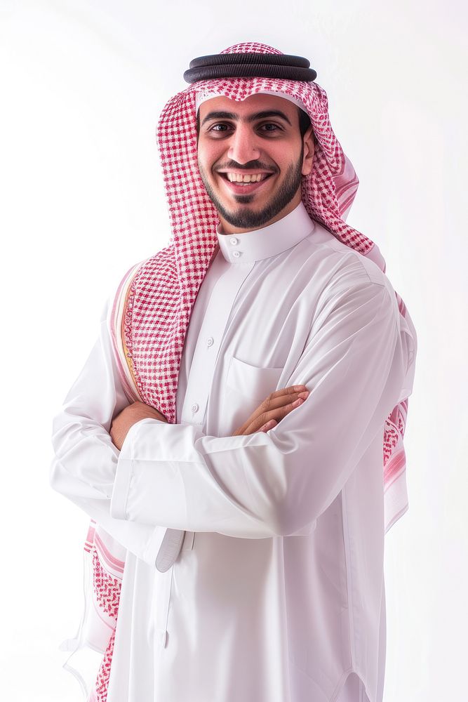 رجل شرق أوسطي مبتسم بملامح ودودة وهادئة، مناسب لقراءة السؤال من زاوية المرأة تجاه شريكها داخل العلاقة الزوجية