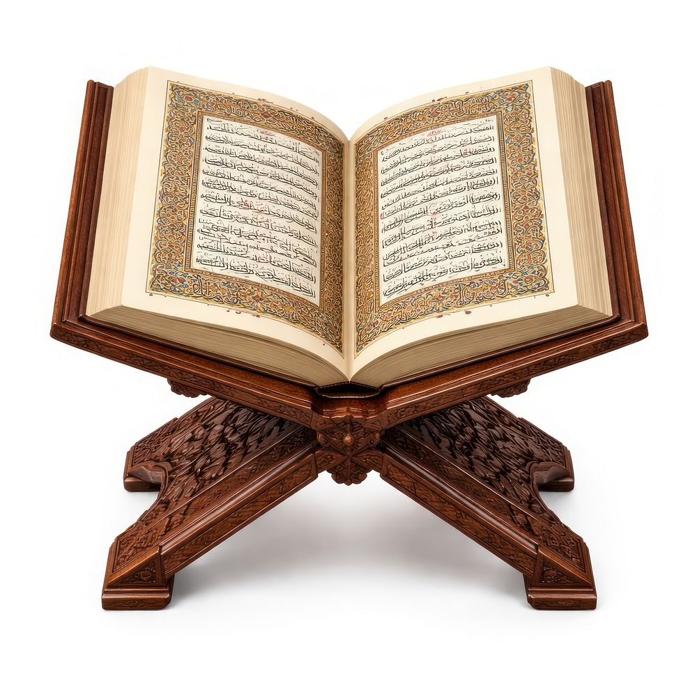 مصحف مفتوح على حامل خشبي بإضاءة هادئة، مناسب لموضوع حفظ القرآن الكريم وتعلّمه